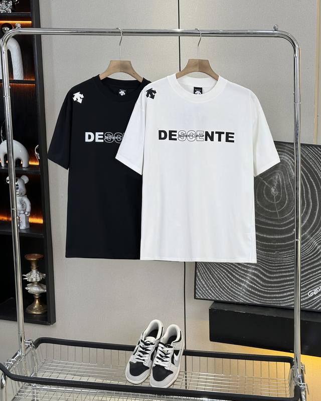 Descente 迪桑特25Ss夏季新款胸前字母Logo情侣款短袖，迪家超级经典的一款百搭T恤，男女同款 情侣可搭，店主强烈推荐 采用纯棉280G双纱面料，手感