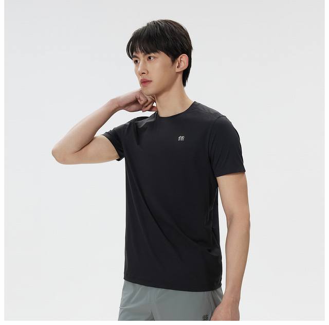 官网上身图！ 跑量款！Kolon Sport可隆T恤短袖夏速干弹力男士接触凉感防晒Upf +圆领上衣 采用抑菌超细珠地速干冰丝弹力面料 手感凉爽，顺滑，细腻，弹