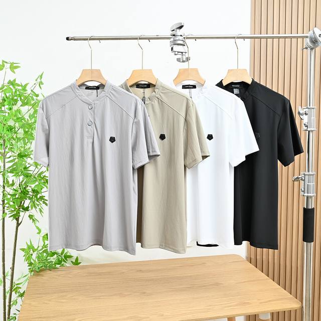 上新： 米 款号：3212# Zegna 杰尼亚2025夏季男士立领冰丝速干休闲商务短袖Polo 经典版型设计，胸前经典杰尼亚Logo标识设计，清晰明朗 辨识度