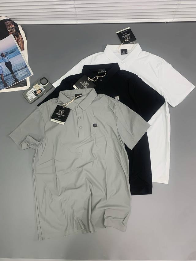 Kolon Sport可隆官网款速干Polo 冰丝凉感Polo衫，秉承了吸湿速干、防晒的优秀运动功能性，穿着体感更轻盈舒适，干净简洁易穿脱。 颜色：黑色 白色