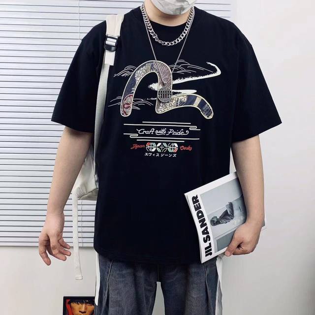 上身细节图# Evisu 福神高版本海欧标志印花男女休闲短袖T恤 不得不推荐一款非常受欢迎的硬货！280克双纱面料 有型 更有质感 夏季你需要这样一件超百搭的T