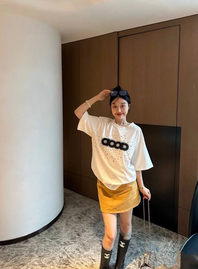 高品质 品名：Goodbrand 25Ss新款 彩色满钻字母Logo 镂空硅胶印花 宽松男女同款圆领纯棉短袖T恤 版型；宽松版 面料：330G全棉精梳棉 颜色：