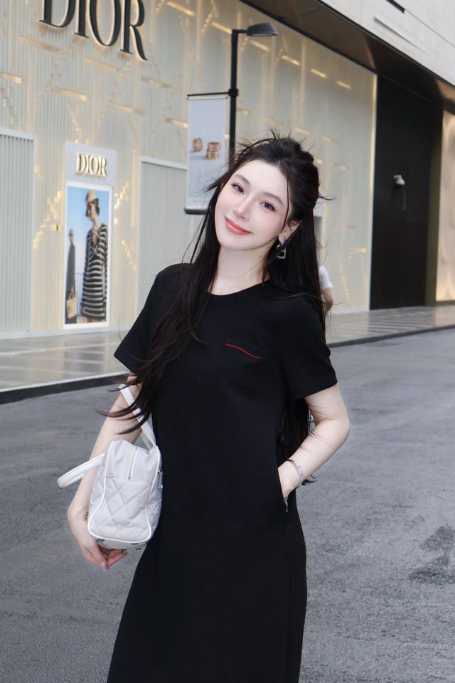 Balenciaga巴黎世家Blcg字母海浪刺绣圆领短袖连衣裙 款号：25670706063 颜色：灰色 黑色 尺码：Sml S码80-95斤 M码95- 斤
