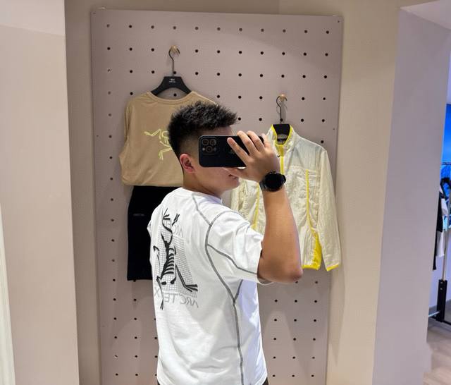 高品质 品名：始祖鸟 Arc'teryx 24Ss 明线拼接三针五线工艺 后背网格鸟印花 宽松男女同款圆领短袖T恤 版型；宽松版 颜色： 白色 尺码M-L- X