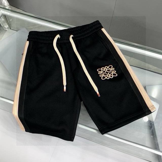 品名：Lo&We 23Ss 侧边织带针织刺绣Logo短裤 面料：针织 颜色： 黑色 尺码M-L-Xl 腰围 臀围 裤长 M 70 110 46 L 71 114
