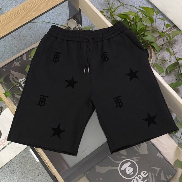上新 款号：Zscx8875 新款Burberry巴宝莉经典Tb植绒五角星图案Logo标志情侣毛圈五分短裤，采用360G重大毛圈面料，质感一流，作为当下超火的品