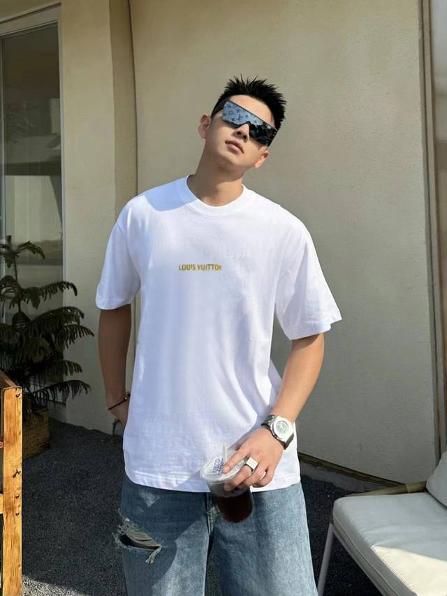 Louis Vuitton路易威登2025Ss新款硅胶字母爆裂痕立体凹凸印花情侣休闲短袖T恤 最高版本！定制面料290克双纱！硅胶字母爆裂痕立体凹凸工艺设计！