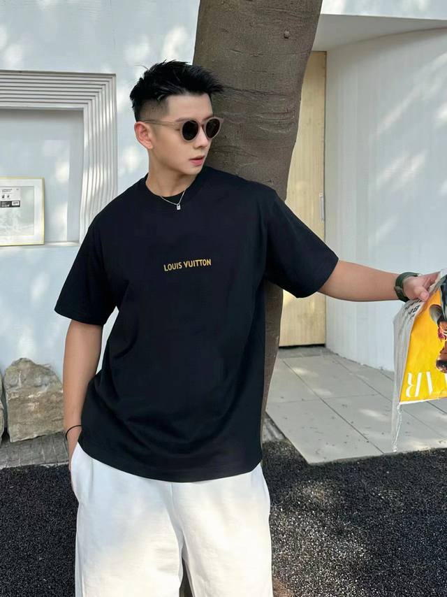 Louis Vuitton路易威登2025Ss新款硅胶字母爆裂痕立体凹凸印花情侣休闲短袖T恤 最高版本！定制面料290克双纱！硅胶字母爆裂痕立体凹凸工艺设计！