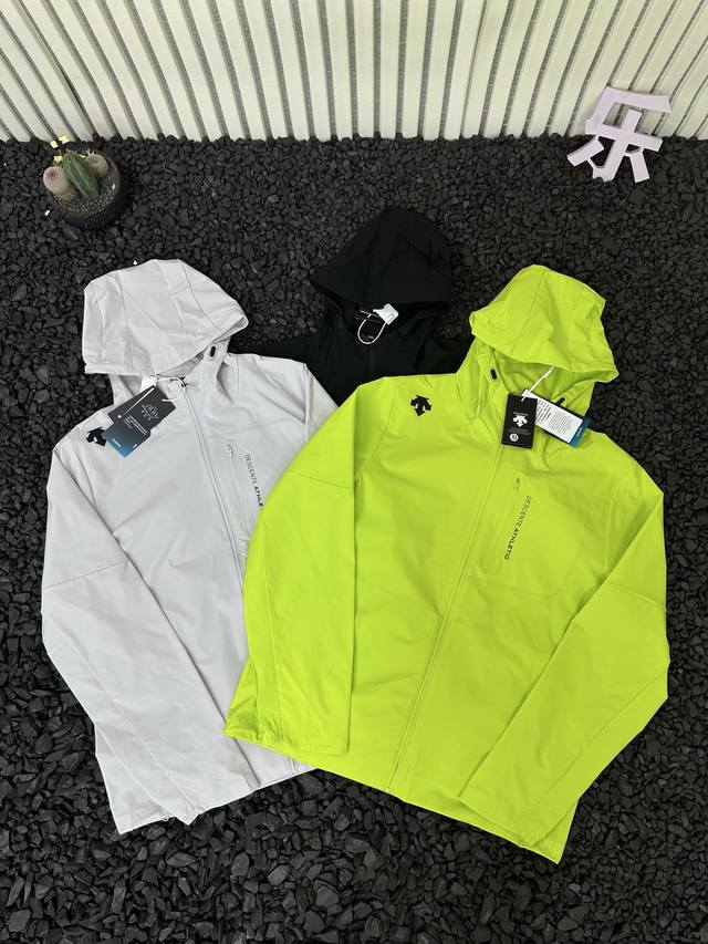 Descente 迪桑特 夏季男士全天候户外运动出行旅游爬山轻量化夹克防晒衣 这款不仅仅是防晒那么肤浅 高品质面料！手感柔滑！上身效果舒适透气！！ 优质的缝纫线