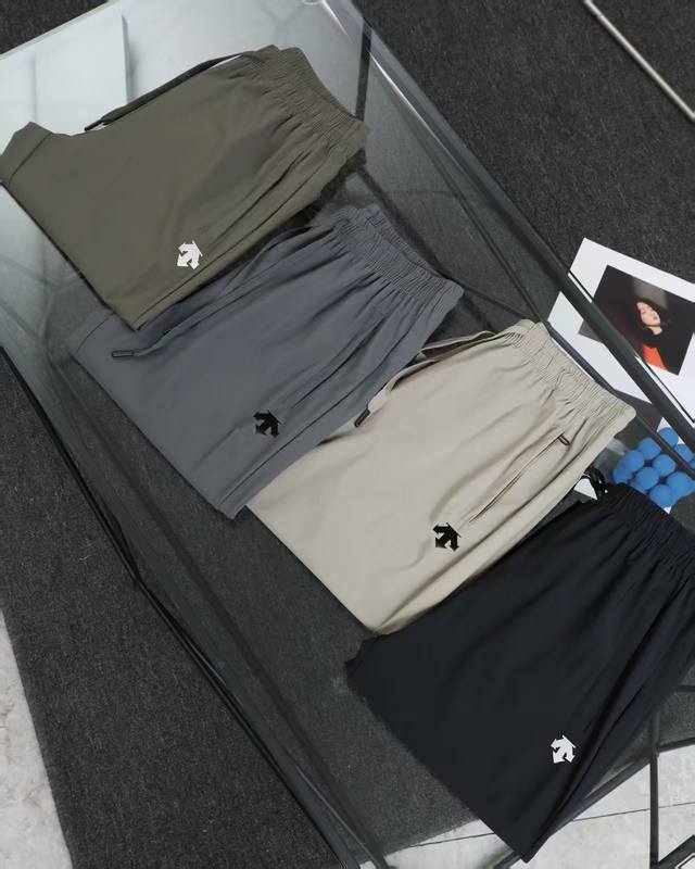 Descente 迪桑特冰丝速干裤！这款货绝对是你们的必需品！拉链口袋设计，高科技始祖鸟男子 户外健身运动训练长裤 难得的一款精编四面高弹机能面料！柔软顺滑，舒