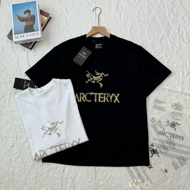 9663 Arc'teryx始祖鸟 个性字母Logo 休闲运动短袖T恤 -前幅的图案是始祖鸟设计款，印花采用进口胶浆工艺，经过对印刷网版进行技术处理，加了牢固度