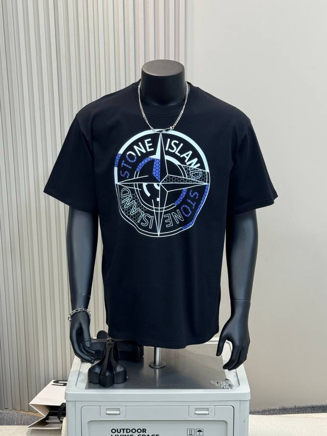 2233 Stone Island 石头岛 25Ss胸前罗盘十字徽标印花情侣短袖T恤 小红书热门爆款，明星网红同款穿搭，男女日常通勤穿搭必备单品！ 高品质260