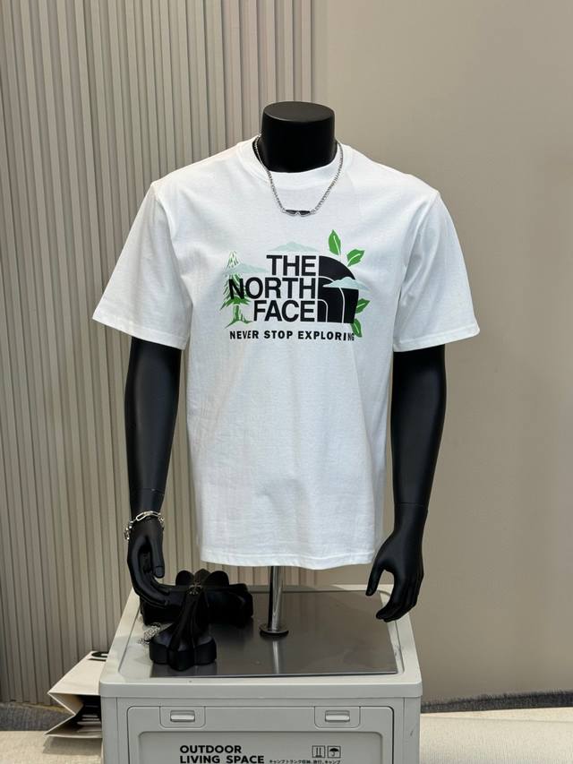 2111 The North Face 北面 25Ss Tnf胸前绿叶标识印花男女情侣圆领短袖T恤 小红书热门爆款，明星网红同款穿搭，男女日常通勤穿搭必备单品！