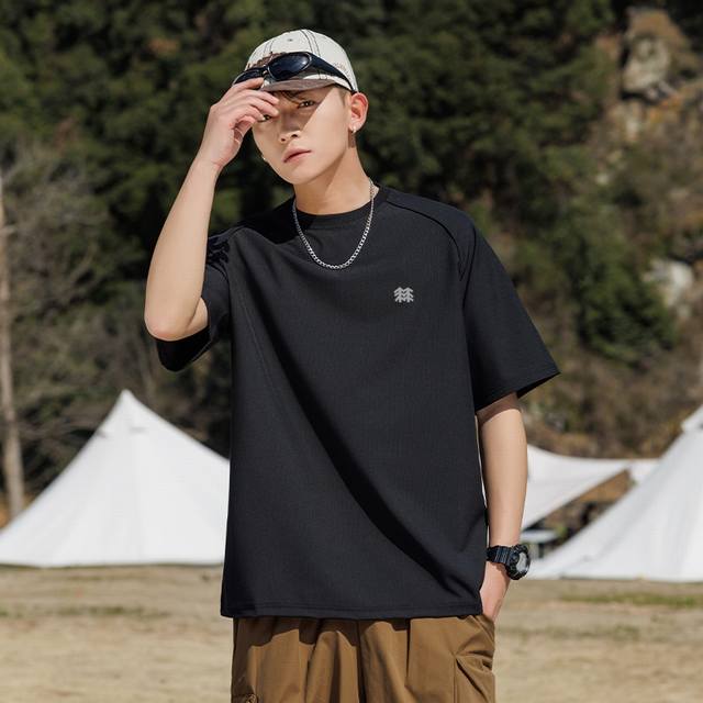 Kolon Sport 可隆限定短袖，男女同款，Ins小红书教你搭配上身，春秋新品首发，版型宽松，修饰脸型且舒适有型，近年来深受欢迎的风格，细节无敌，大方又随性