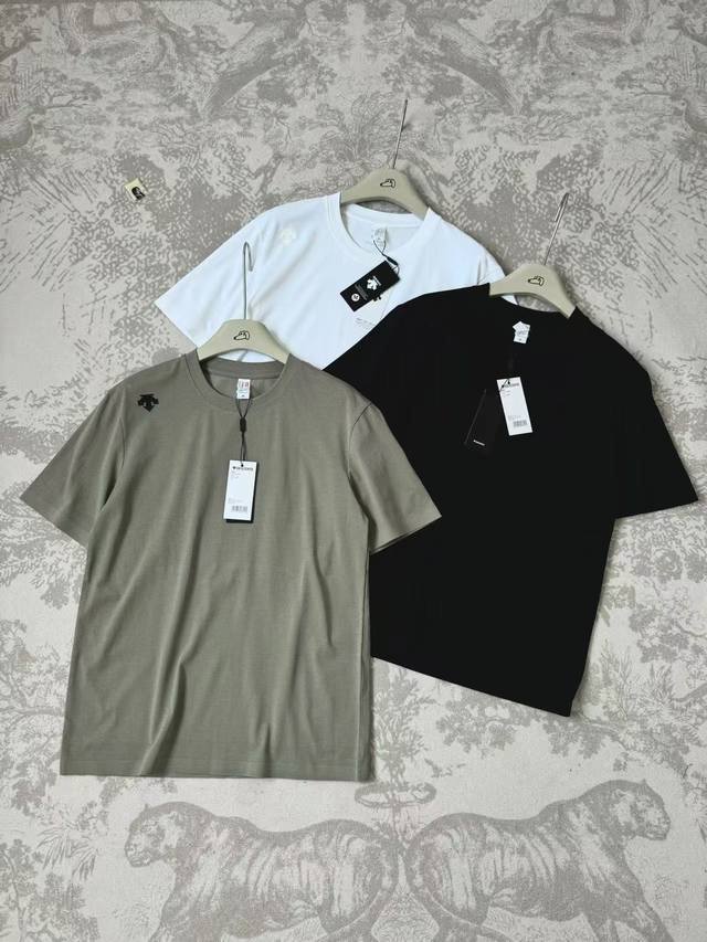 上新 Ds 迪桑特25春夏新品！男士休闲运动抗菌环保除臭吸湿排汗无痕短袖T恤！太赞啦！无论版型还是面料都没得挑！贸易G司出品！客供的5A级液氨棉面料！抗菌 防螨