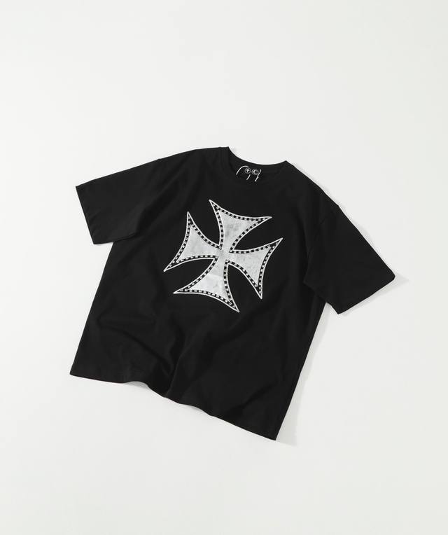 Thug Club 25Ss 铆钉十字金属立体发泡标语印花重磅高街纯棉短袖 情侣款 朴宰范上身，超高热度爆款来袭，胸口重工金属铆钉十字立体发泡印花，轻奢高级感拉
