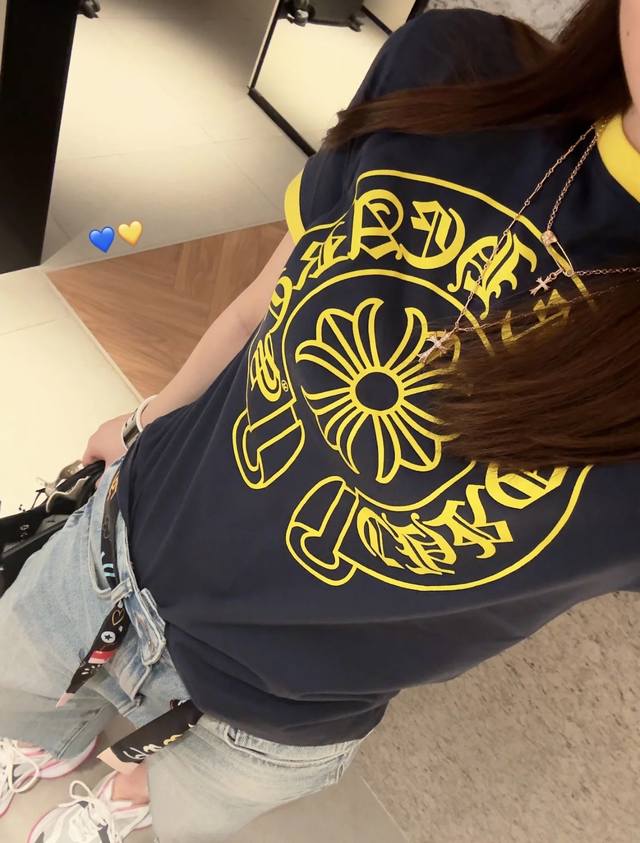 哈哈，反着穿也可以！ 随便穿都好看