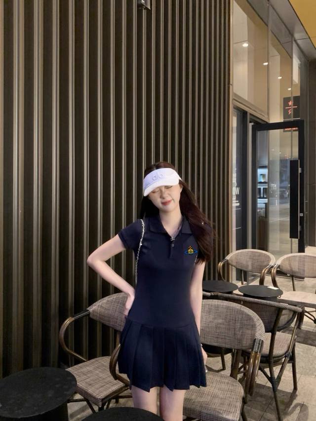 藏青 谁说深色系不能甜？ 随性又上镜 衣柜的万能单品