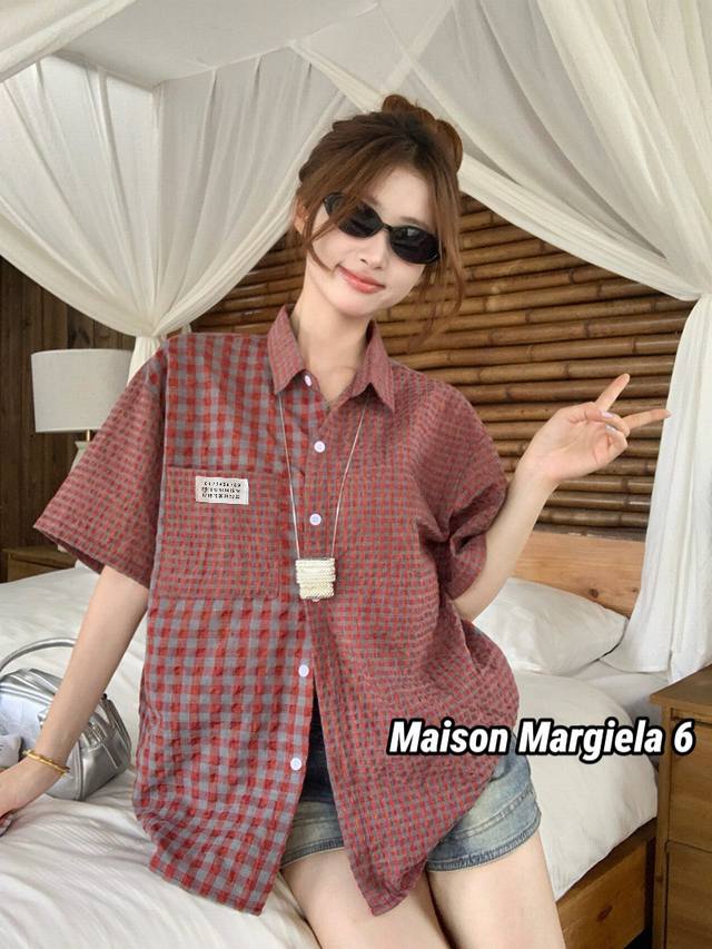 Maison Margiela马吉拉新款撞色格子亚麻短袖衬衫 太松弛好穿的短袖衬衣又美又实用！ 非常宝藏的单品 防晒显白效果也是满 撞色格子绝美 胸前口袋设计高