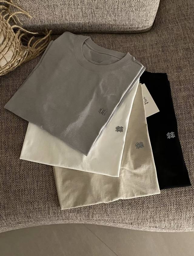 Kolon Sport可隆基础款胸口Logo三色T恤 短袖男女同款 这T恤我爱它一万年啊啊！！300G重磅纯棉！！ 好绝啊啊！！质感清晰可见～ 300G重磅纯棉