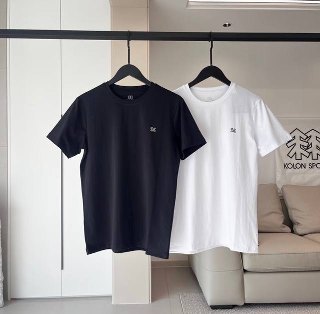 Kolon Sport可隆基础款胸口Logo三色T恤 短袖男女同款 这T恤我爱它一万年啊啊！！260G重磅纯棉！！ 好绝啊啊！！质感清晰可见～ 260G重磅纯棉