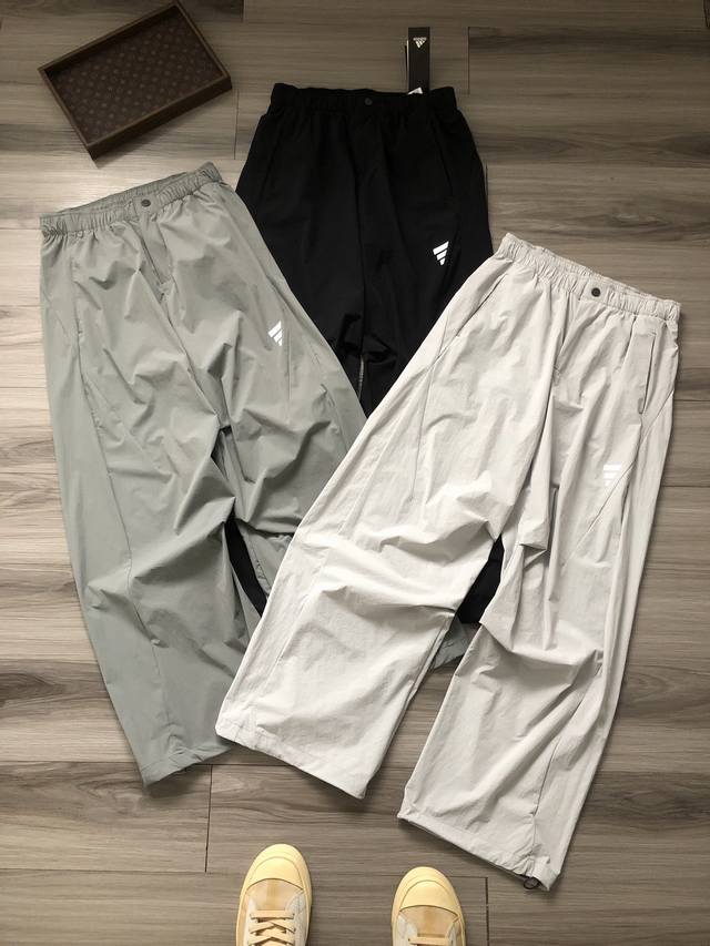 Adidas Fod系列 Woven Tracksuit Bottons 男女款夏日轻薄机能防晒透气长裤伞兵裤. 颜色：浅灰 深灰 黑色. 尺码：S M L X