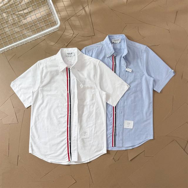 Tb内门襟织带牛津纺短袖衬衫 T93 Thom Browne 汤姆布朗.Tb内门襟织带牛津纺短袖衬衫 意大利制造产地小标 Zp牛津纺定制面料 采用进口缝纫设备缝