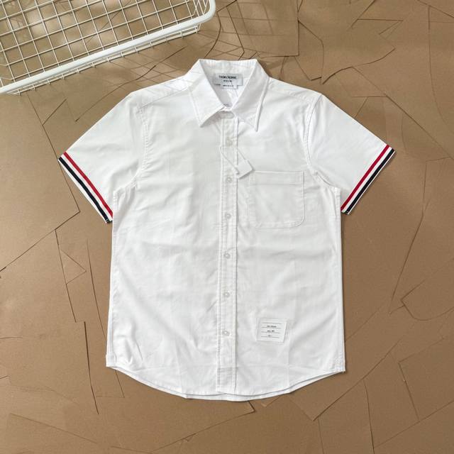 Tb袖口织带牛津纺短袖衬衫 T92 Thom Browne 汤姆布朗.Tb袖口织带牛津纺短袖衬衫 意大利制造产地小标 长期现货供应 Tb牛津纺 %新疆长绒棉短袖