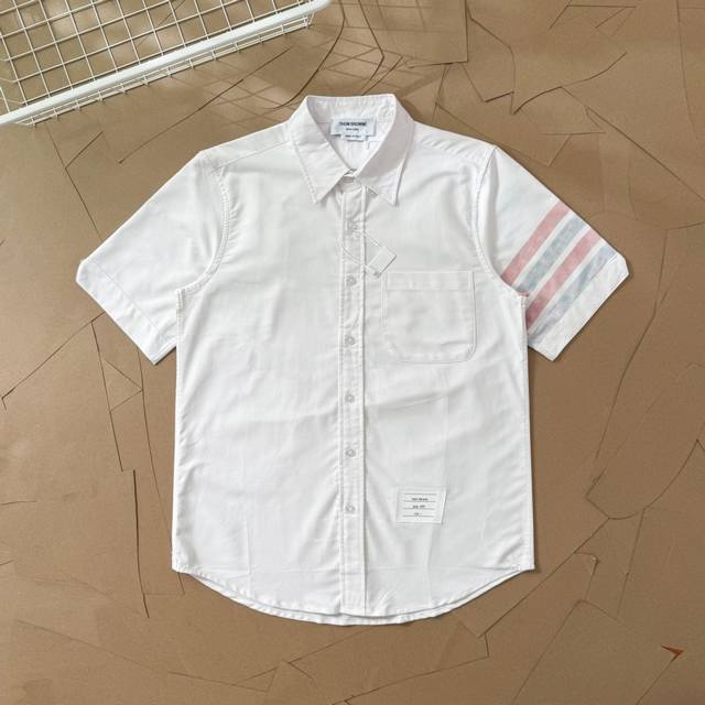 Tb 袖子色织红蓝条纹短袖衬衫 T15 新款 Thom Browne .汤姆布朗.Tb夏季短袖衬衫单袖色织四条杠 意大利制造产地小标 Tb牛津纺 %新疆长绒棉短