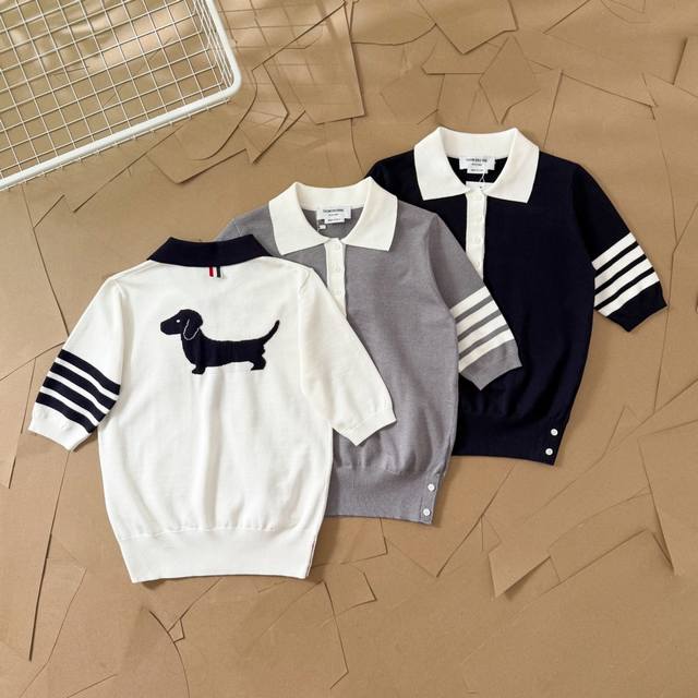 Tb女款后背小狗图案羊毛混纺针织衫Polo衫半袖 M30 Thom Browne 汤姆布朗 Tb针织衫女款后背小狗图案羊毛混纺Polo衫半袖夏季经典款 毛料高支