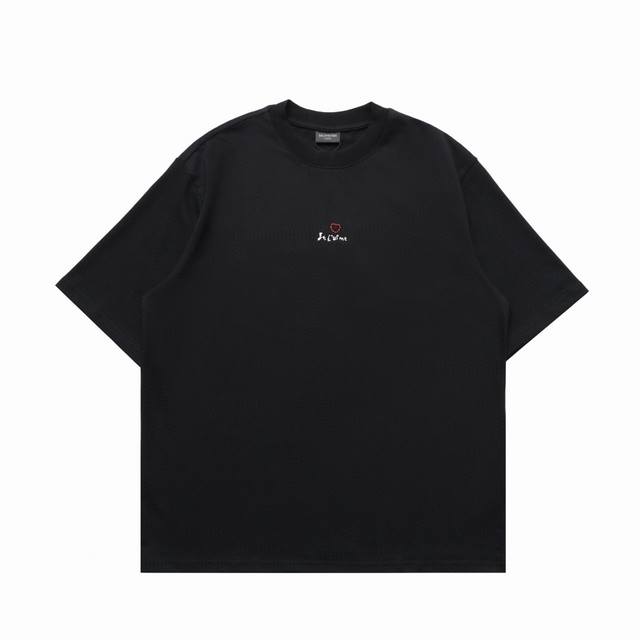 顶级复刻版本 Balenciaga 巴黎世家经典款手抄刺绣小爱心圆领短袖T恤 面料: 280重磅纯棉，随意对比 规格采用实打实280G 100%纯棉 定织定染！