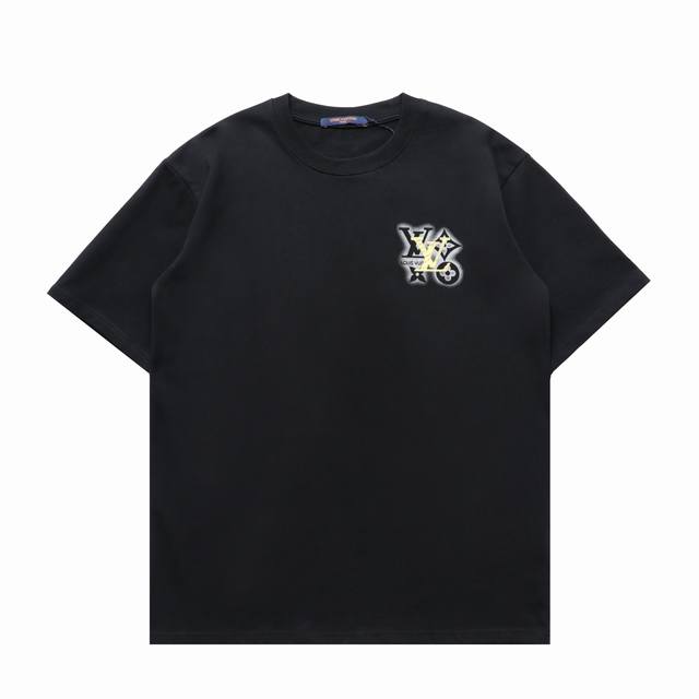 顶级复刻版本 Louis Vuitton Lv路易威登 新款水印Logo休闲圆领短袖T恤 款号：3349 尺码：S-Xl 颜色： 黑色 白色 Louis Vui