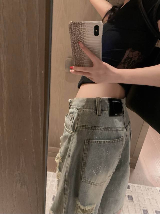 Alexanderwang 大王Aw定制字母皮牌破洞泼漆点洗水牛仔短裤中裤 款号：25672704921 颜色：蓝色 尺码：Sml S码80-95斤 M码95-