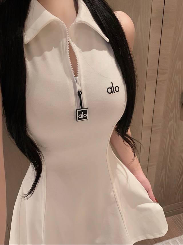 Alo字母刺绣半拉链翻领无袖连衣裙 款号：25672706096 颜色：白色 尺码：Sm S码80- 斤 M码 - 斤