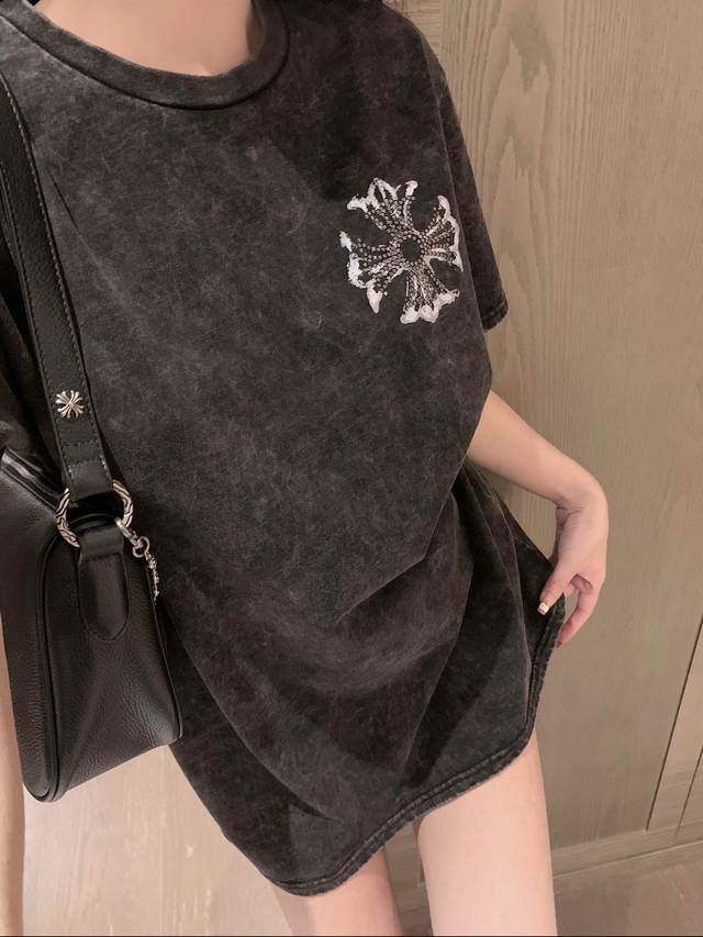 Chrome Hearts 克罗心Ch前后十字架印花铆钉重工洗水圆领短袖T恤 款号：25672706095 颜色：灰色 尺码：均码 80-125斤