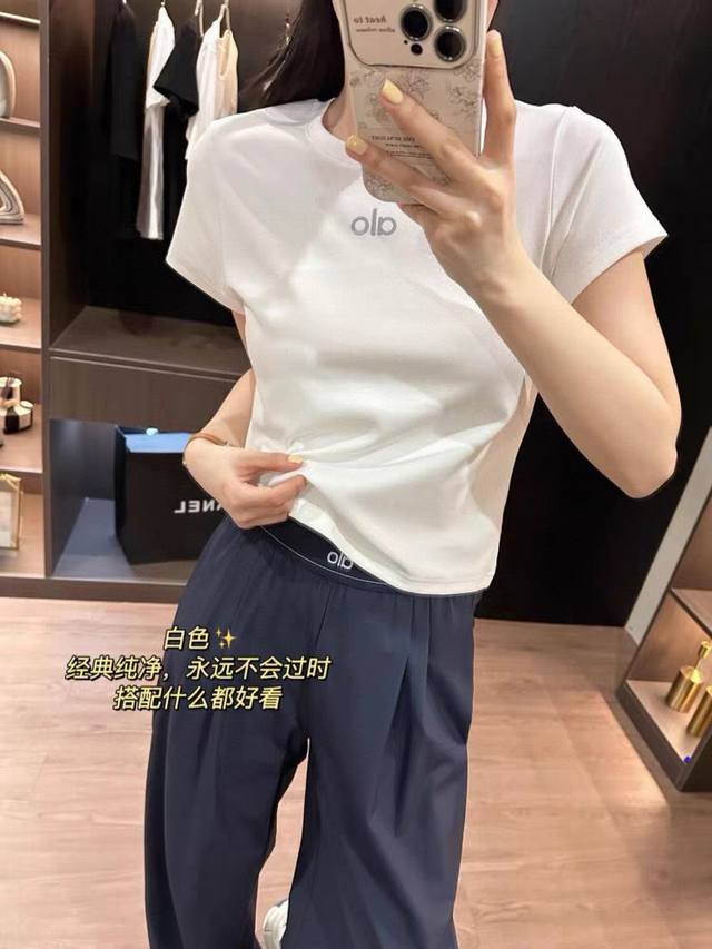 Alo家小圆领短袖T盒装 颜色：黑色，白色，乌梅紫，石墨灰 尺码：S-2Xl 面料：45.4%棉，45.7%再生纤维素纤维，8.9%氨纶 这就是一年四季都Bi不