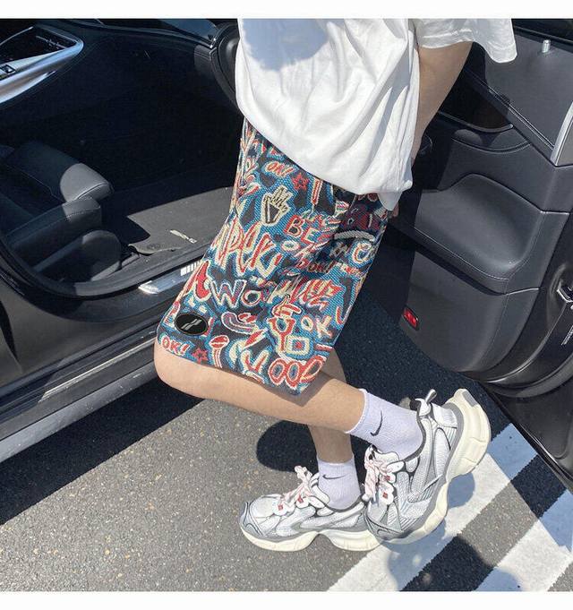 Well海外版25Ss新款高品质休闲短裤！ 裤子版型宽松 细节完美 采用工装梭织面料耐磨耐脏 立体裁剪宽松版型 进口贴布反复水洗不会开裂脱落，男女同款情侣款 颜