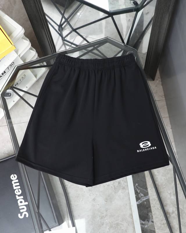 顶级版本 巴黎世家Balenciaga经典款双环刺绣大毛圈短裤 宽松版型 面料定织定染380克纯棉大毛圈 面料全部经过预缩水和蚀毛处理 洗后不缩水 手感柔软顺滑