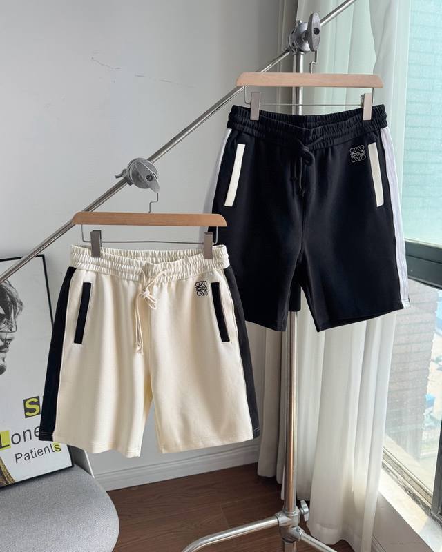 顶级复刻 区别通货 2025新款Loewe罗意威刺绣字母Logo绣花休闲情侣拼色织带五分短裤 采用重磅透气层原版面料，质感一流，作为当下超火的品牌，没有夸张的设