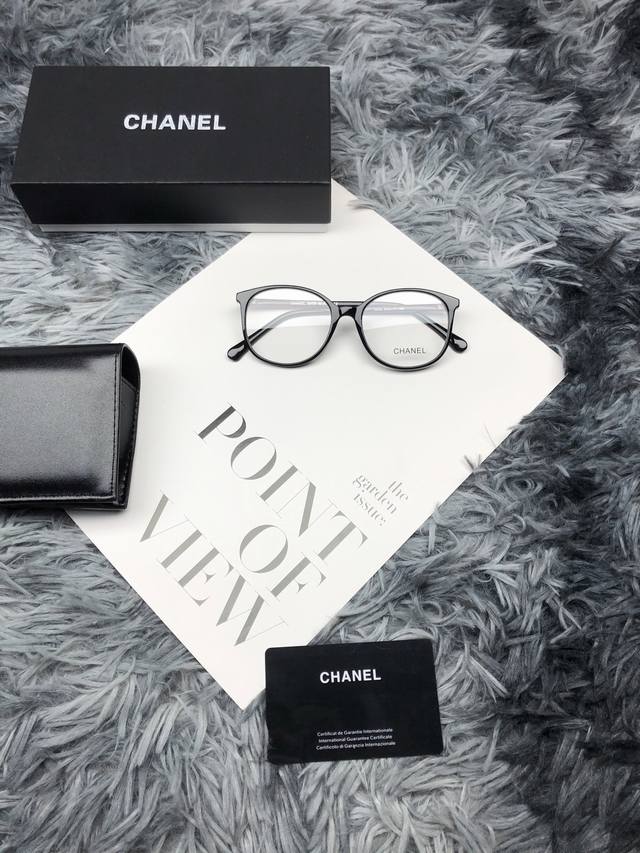 Chanel香奈儿平光镜顶级最高版本』 重磅来袭通过关系搞到一批海关扣押的香奈儿墨镜 全球最火的款式之一 可以承载岁月的经典之作 永不过时 独家渠道 详细特征：