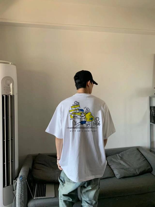 New Balance 新百伦 25Ss 1906印花短袖 高版本 重工 短袖T恤 顶级用料 限量发售！ 面料：250克 双纱双股用料 预缩定型 具有良好的吸汗