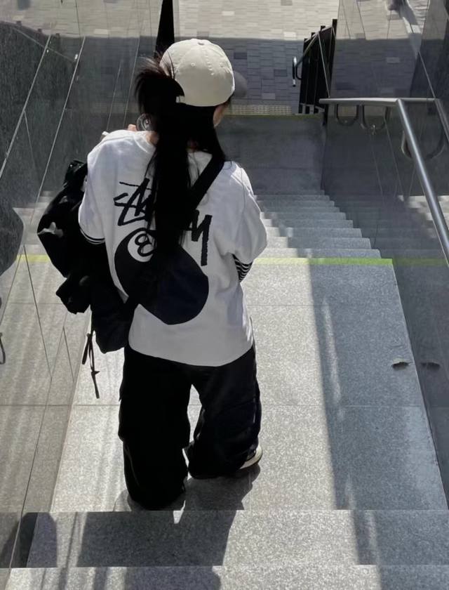 Stussy 斯图西25Ss 8字印花短袖 高版本 重工 短袖T恤 顶级用料 限量发售！ 面料：250克 双纱双股用料 预缩定型 具有良好的吸汗性.可以保持干爽