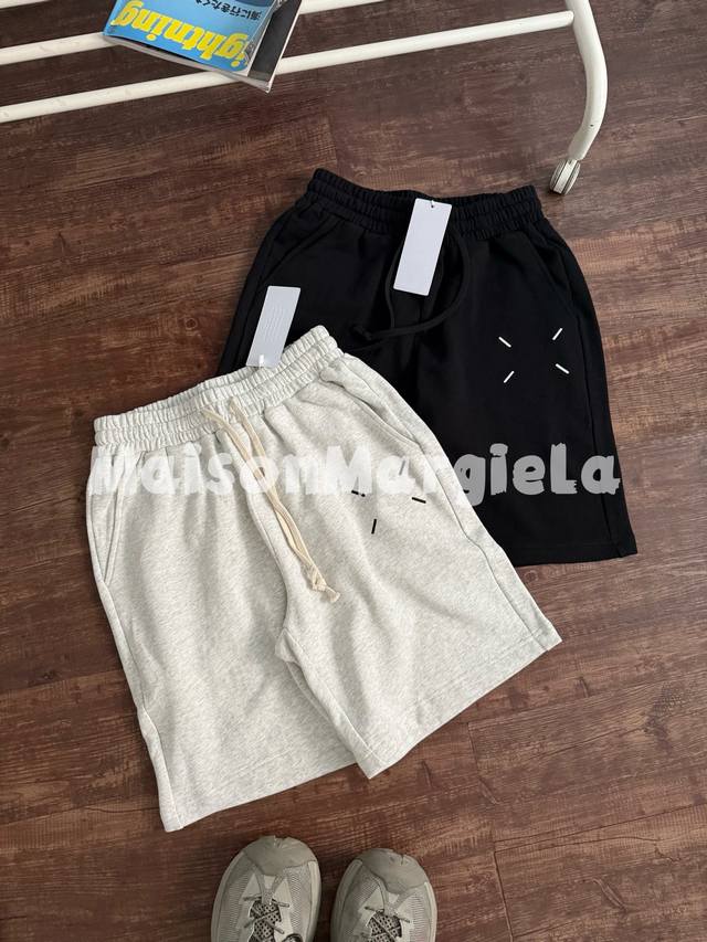 顶级版本 Maison Margiela Mm6 马吉拉四角标数字前后刺绣Logo机能复古高街情侣重磅纯棉毛圈短裤五分裤 男女同款 面料：定制360G重磅全棉潮