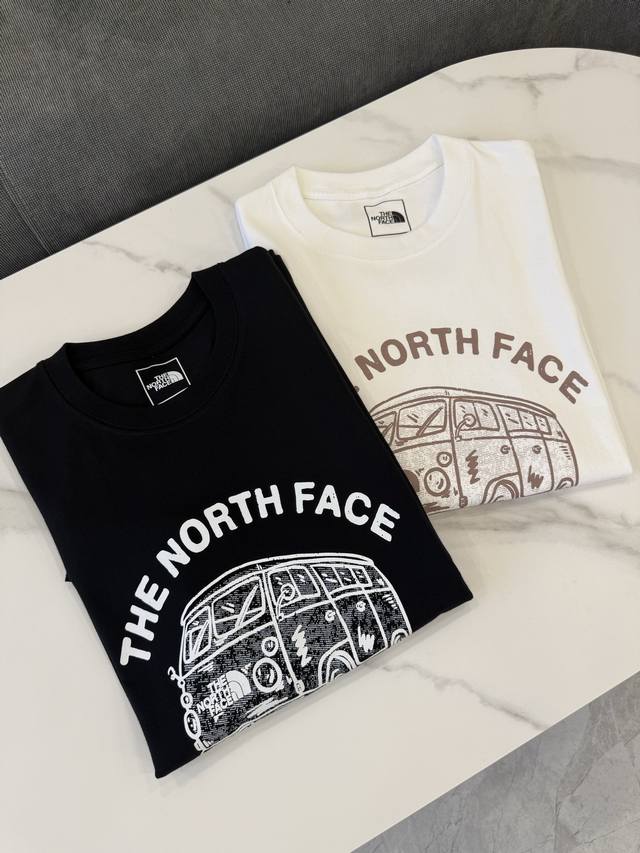 The North Face 北面 公交车Logo印花宽松圆领短袖T恤 男女同款 -面料采用260G双纱面料，达到透而不露的黄金平衡点，完美规避透视尴尬，成衣尺