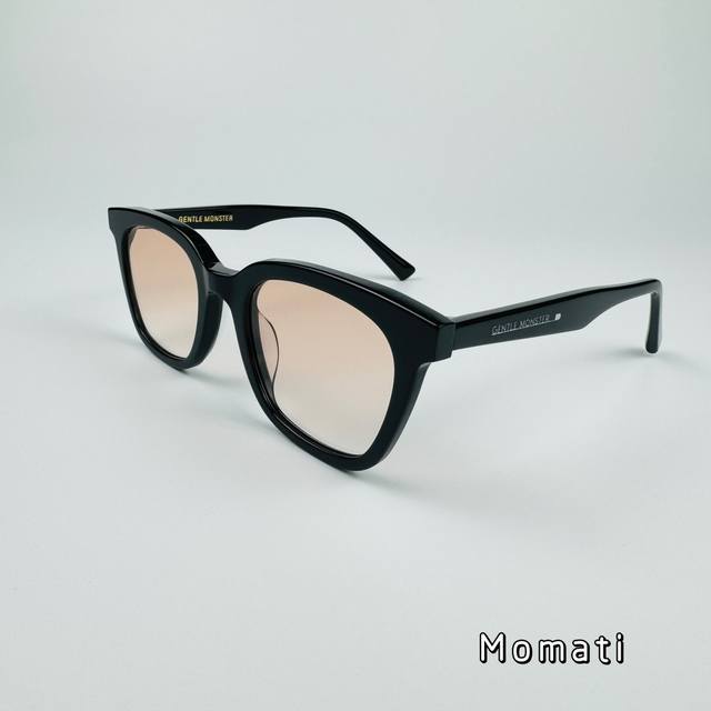 供 1:1顶级版本 货号：Jh282812 型号: Momati 男女皆可的中性墨镜，非常的显脸小，比较适 合圆脸方脸,经典、百搭与休闲集于一体，永 不过时的款