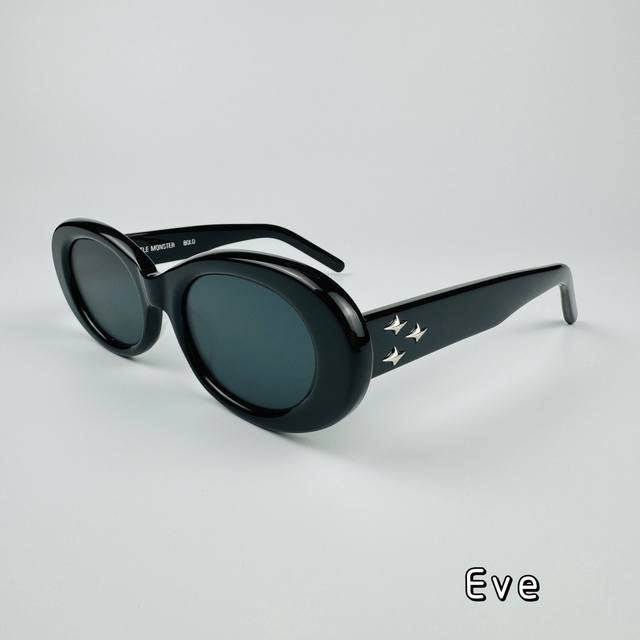供 1:1顶级版本 货号：Jh282804 型号: Eve Gm眼镜 Eve长方园脸女生的本命墨镜。 这简直就是我们阔面脸型女孩的福音 只有Eve 最适合阔面脸