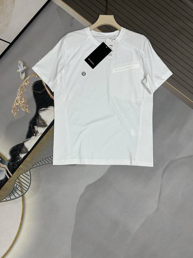 露露Lululemon夏季男子速干冰丝短袖 型动一夏｜这件 会呼吸 的运动 穿上就不想脱！格纹速干+镂空透气+反光细节，出汗不黏腻，运动自带清凉Buff！大汗淋