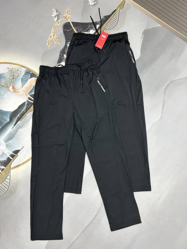海丽汉森Helly Hansen Hh 字母腰带25夏男款日常运动防晒清爽凉感速干休闲针织长裤. Hh口袋字母冰丝面料耐磨精致3D立体压胶Logo字母非常的具有