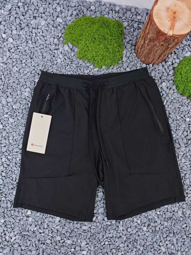 纯原外贸单Lululemon露露乐檬License To Train系列透气运动无内衬7 休闲短裤 1面料科技：采用Lulu家经典的Everlux面料，速干+四