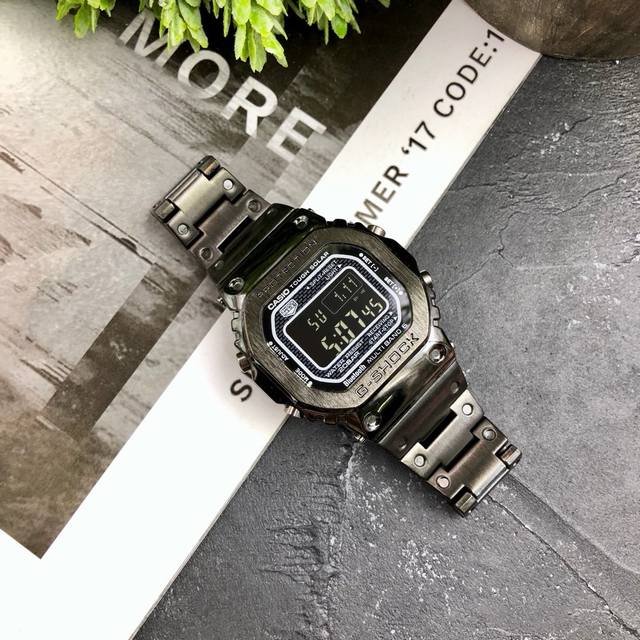 原单版本 抬手灯机芯 卡西欧G-Shock Gmw-B5000全金属小黑块全精钢材质 纪念Casioi成立35周年 品牌方推出了这款金属材质纪念版 G-Shoc